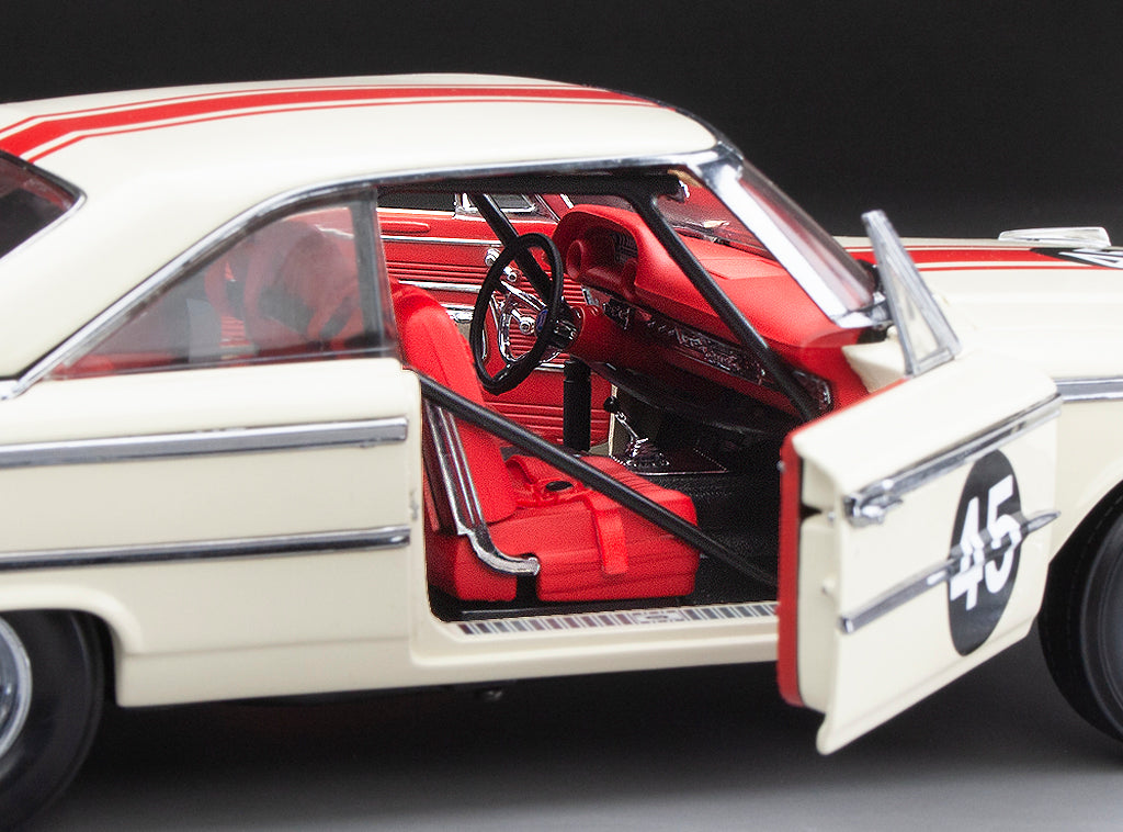 1/18 Sunstar 1963 Ford Galaxie 500/XL Racing #45 Jack Sears Winner 1963 British Saloon Car Championship