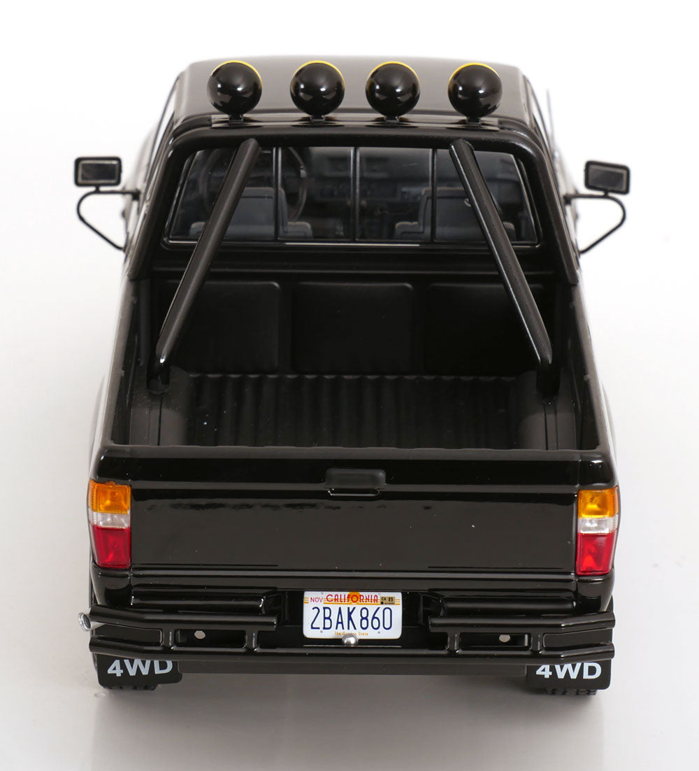 KK-Scale 1/18 1985 Toyota Truck Xtra Cab 4x4 Black - KKDC181561