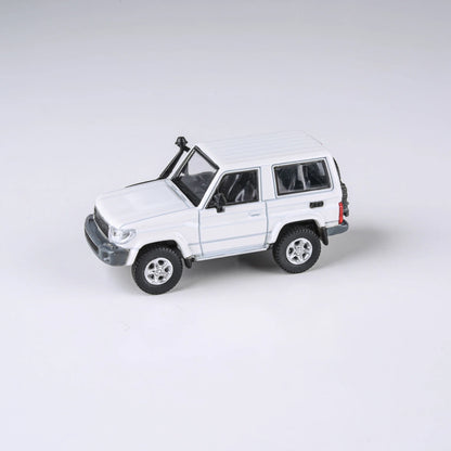 Para64 1/64 2014 Toyota Land Cruiser 71 SWB  French Vanilla