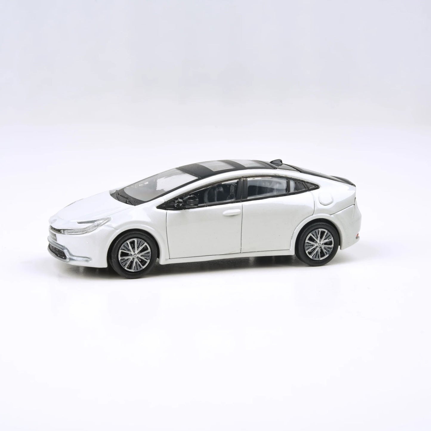 Para64 1/64 2023 Toyota Prius Wind Chill White