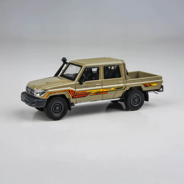 Para64 1/64 2014 Toyota Land Cruiser LC 79 Sandy taupe Beige