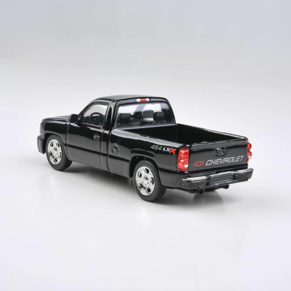 Para64 1/64 2006 Chevrolet Silverado Single Cab Onyx Black