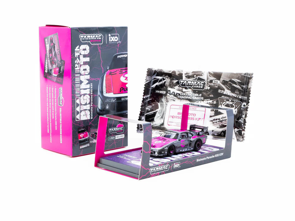 Tarmac Works x iXO Models 1/64 Bisimoto Porsche 935 K3V with Tarmac Cards Combo Set Pink - T64-079-K3V- HOBBY64