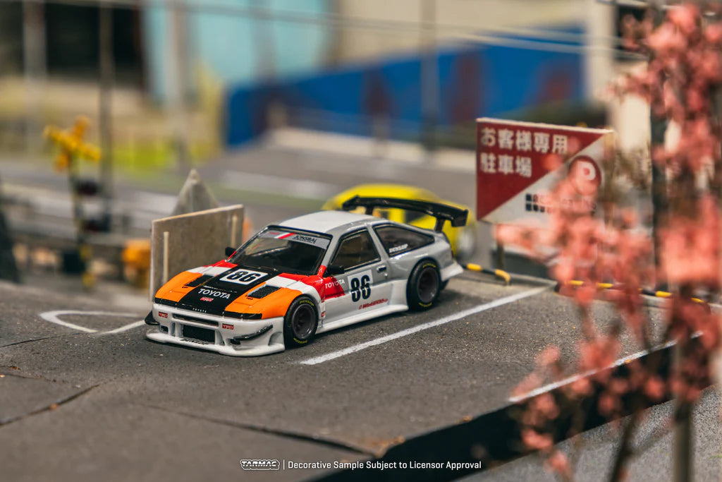 Tarmac Works 1/64 Toyota Sprinter Trueno AE86 Widebody TRD - GLOBAL64 White & Orange