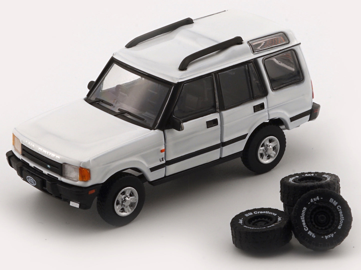 BM Creations 1/64 Land Rover 1998 Discovery 1 White - 64B0192