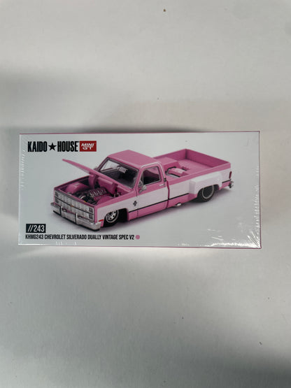 Mini GT x Kaido House 1/64 Chevrolet Silverado Dually Vintage Spec V2 Pink - KHMG243