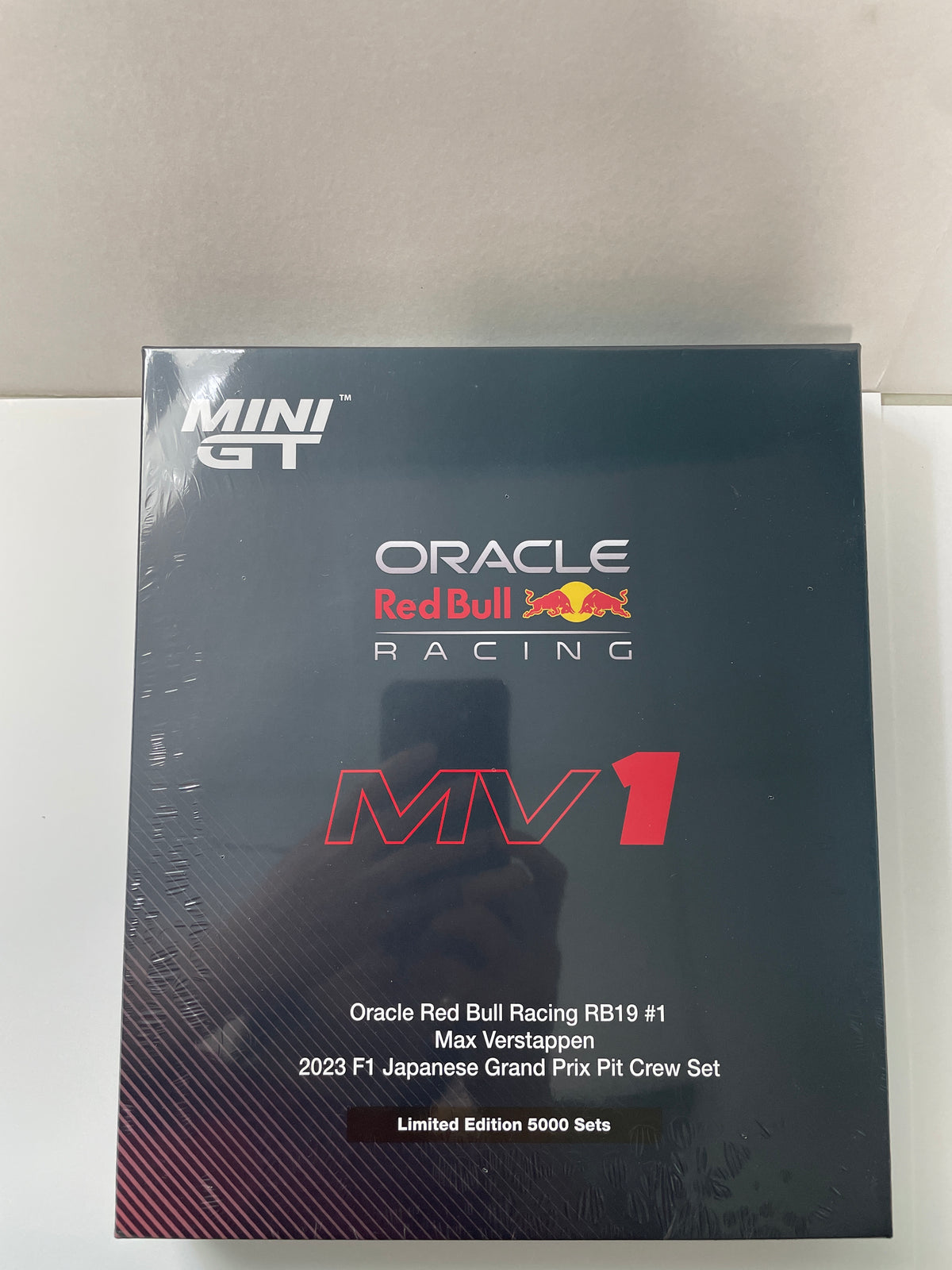 Mini GT 1/64 Oracle Red Bull Racing RB19 #1  Max Verstappen  2023 F1  2023 Japanese Grand Prix Pit Crew Set Black - MGTS0014