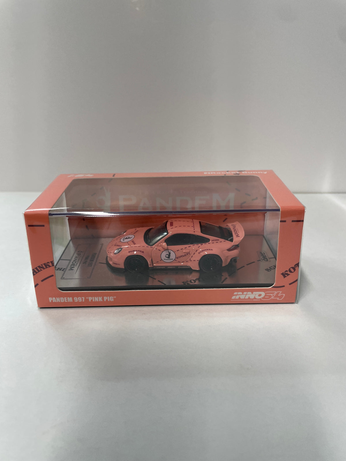 Inno64 1/64 Pandem Porsche 997  Pink Pig - IN64-997P-PPIG
