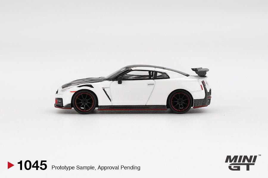 Mini GT 1/64 Nissan GT-R Nismo (R35) 2024 Brilliant White Pearl - MGT01045