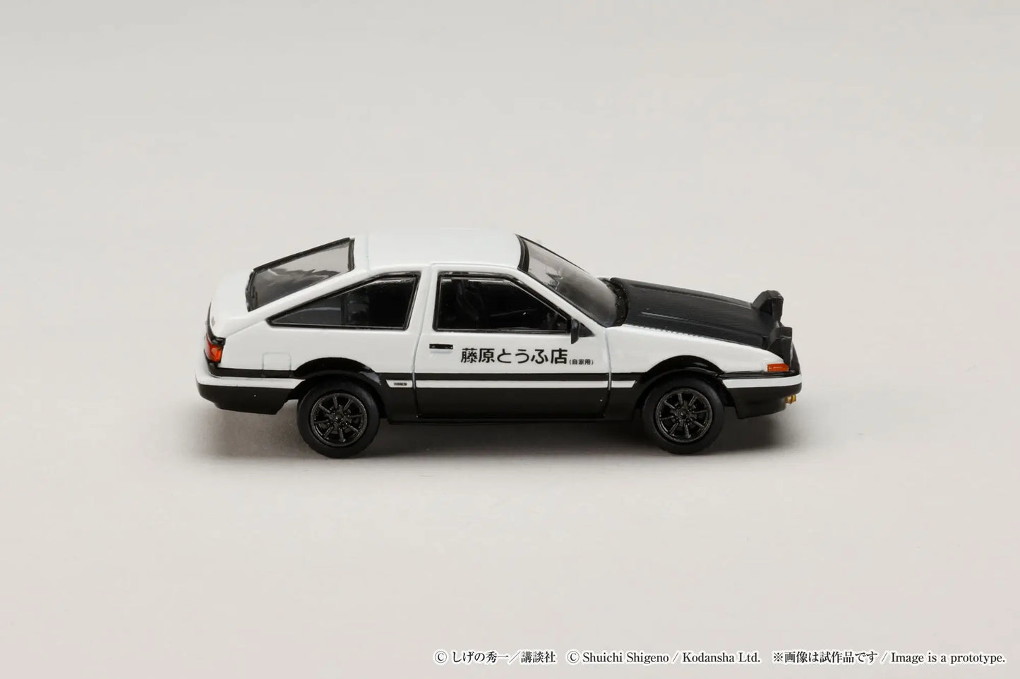 Hobby Japan 1/64 Toyota Sprinter Trueno AE86 Initial D Diorama Set Series Takumi Fujiwara Vs Tomoyuki Tate White & Black - HJDMD001B