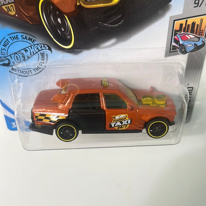 Hot Wheels Time Attaxi Orange