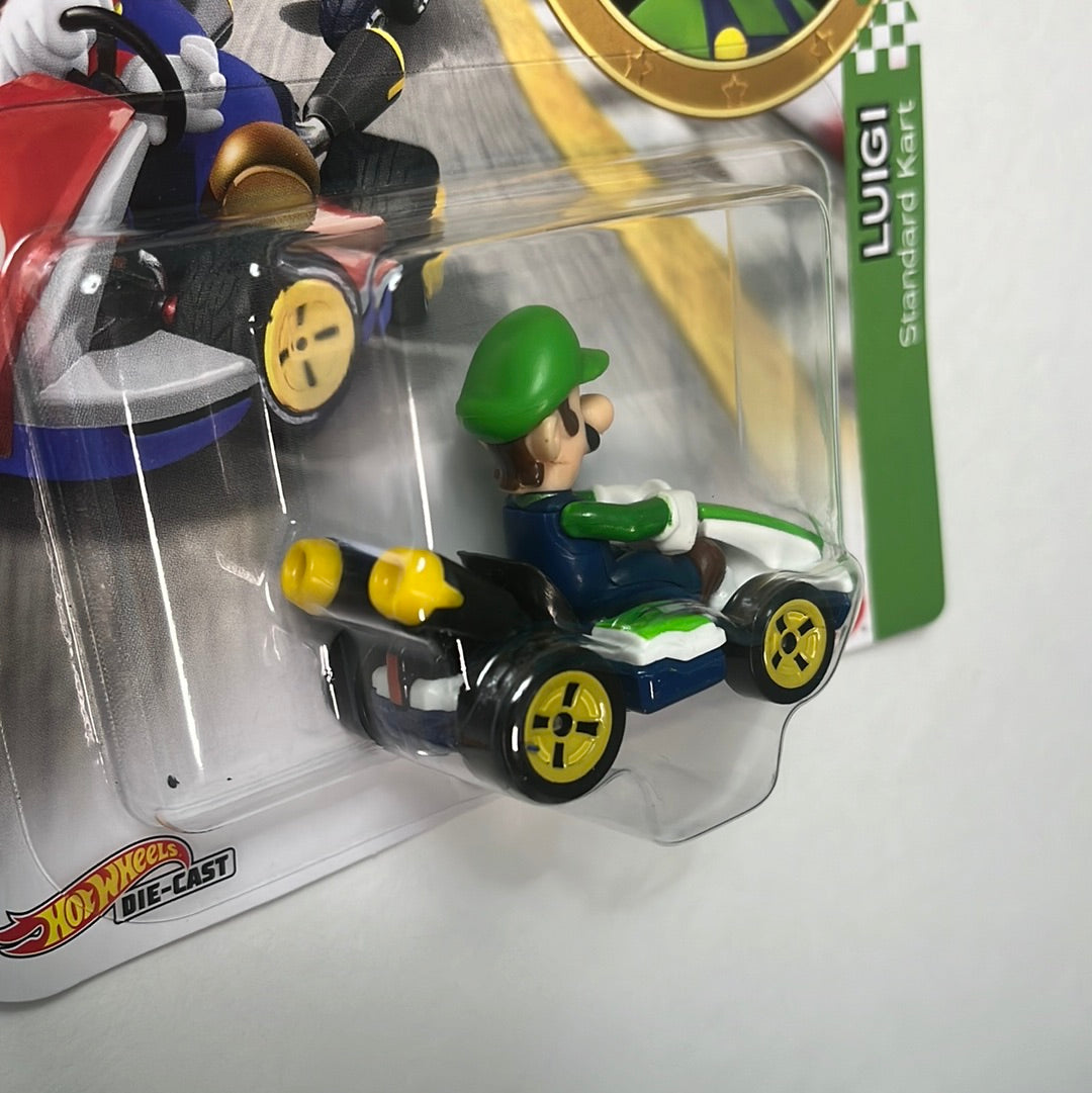 Hot Wheels Mario Kart Luigi w/ Standard Kart