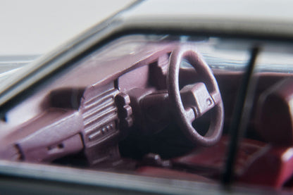 1/64 Tomica Limited Vintage Neo LV-N282a Nissan Skyline 4-door HT GT Passage Twin Cam 24V (White/Beige) 86