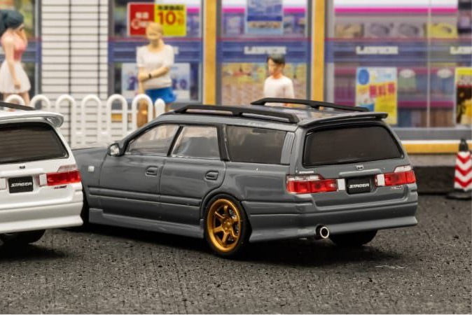 1/64 Zoom Nissan Stagea R34 Grey