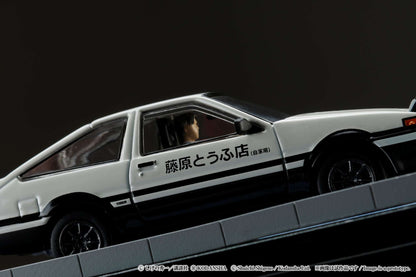 Hobby Japan 1/64 Initial D Toyota Sprinter Trueno GT Apex AE86 / Ryosuke Takahashi vs Takumi Fujiwara w/ Driver