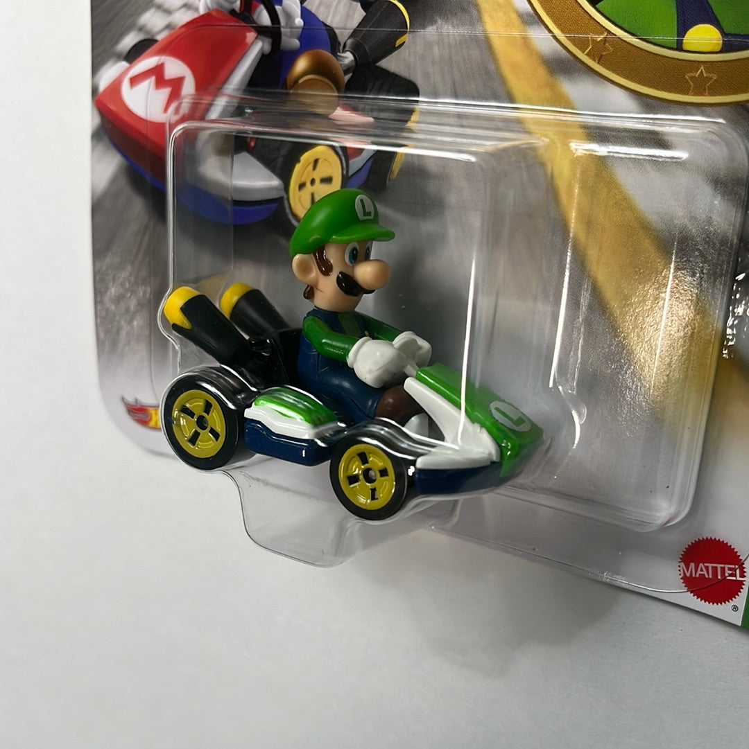 Hot Wheels Mario Kart Luigi w/ Standard Kart