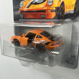 Matchbox 1/64 70 Years Moving Parts Porsche 911 Turbo Orange