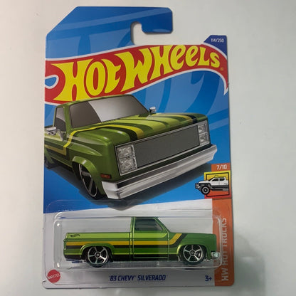 Hot Wheels 1/64 ‘83 Chevy Silverado Green - Damaged Box