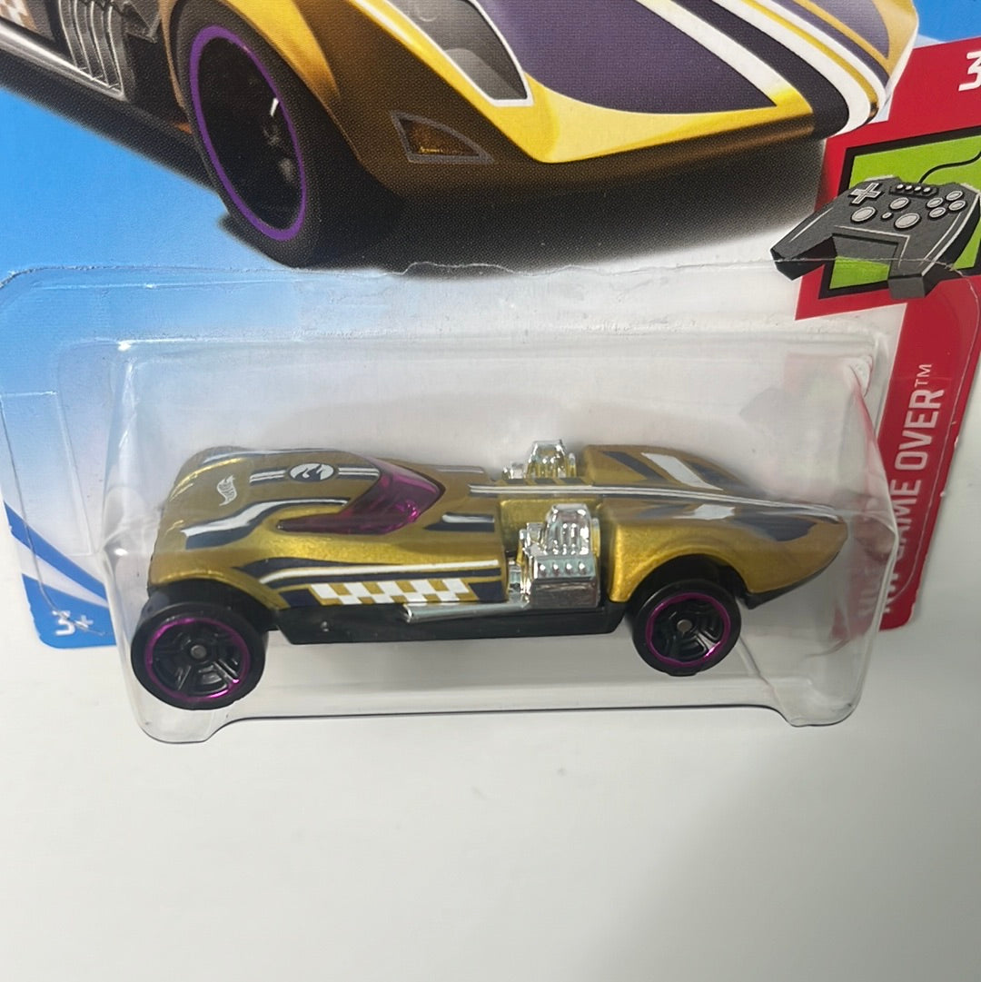 Hot Wheels 1/64 Treasure Hunt Twin Mill Gold & Black - Damaged Card