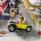 Hot Wheels 1/64 Mario Kart Lakitu w/ Sports Coupe