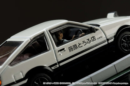 Hobby Japan 1/64 Initial D Toyota Sprinter Trueno GT Apex AE86 / Ryosuke Takahashi vs Takumi Fujiwara w/ Driver