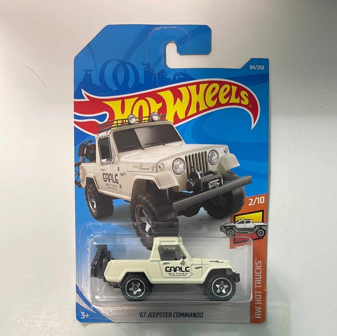 Hot Wheels 1/64 ‘67 Jeepster Commando Beige