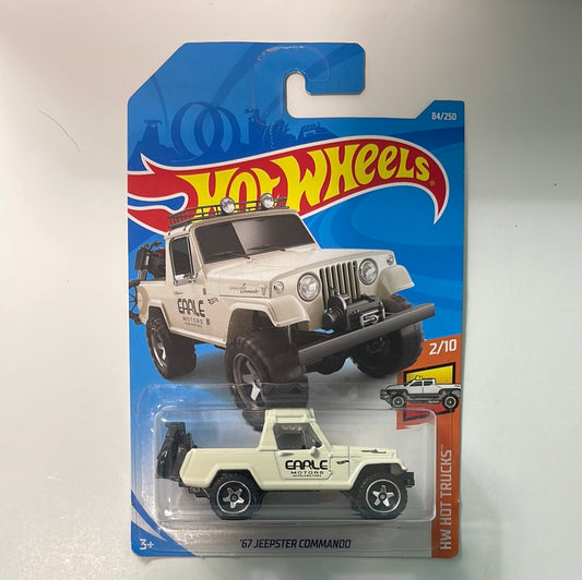Hot Wheels 1/64 ‘67 Jeepster Commando Beige