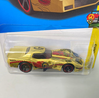 Hot Wheels 1/64 ‘76 Greenwood Chevrolet Corvette Yellow - Damaged Box