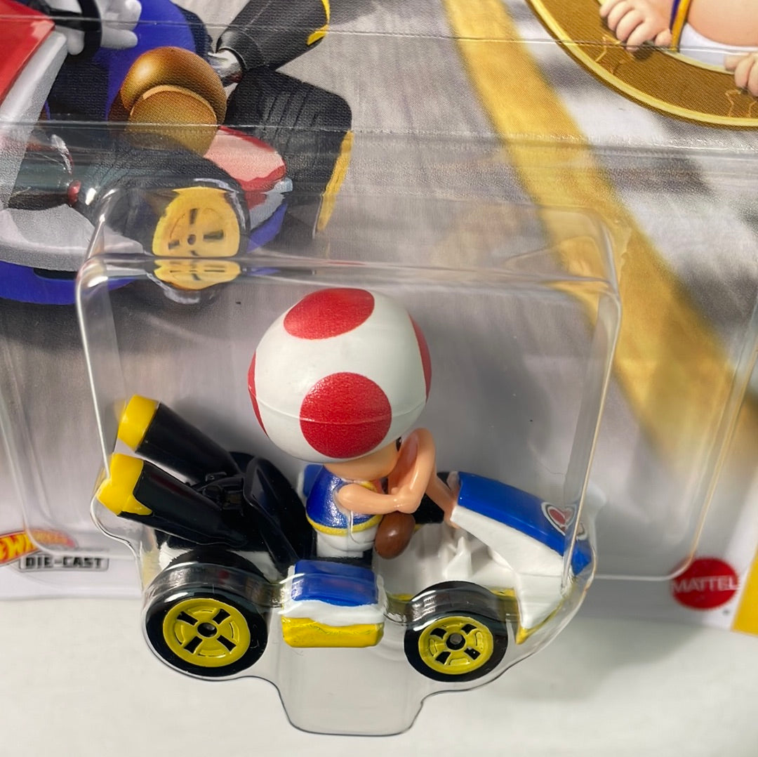Hot Wheels 1/64 Mario Kart Toad w/ Standard Kart