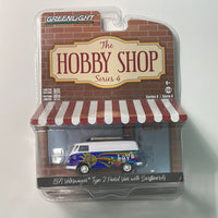 1/64 Greenlight The Hobby Shop Series 4 1971 Volkswagen Type 2 Panel Van w/ Surfboards White