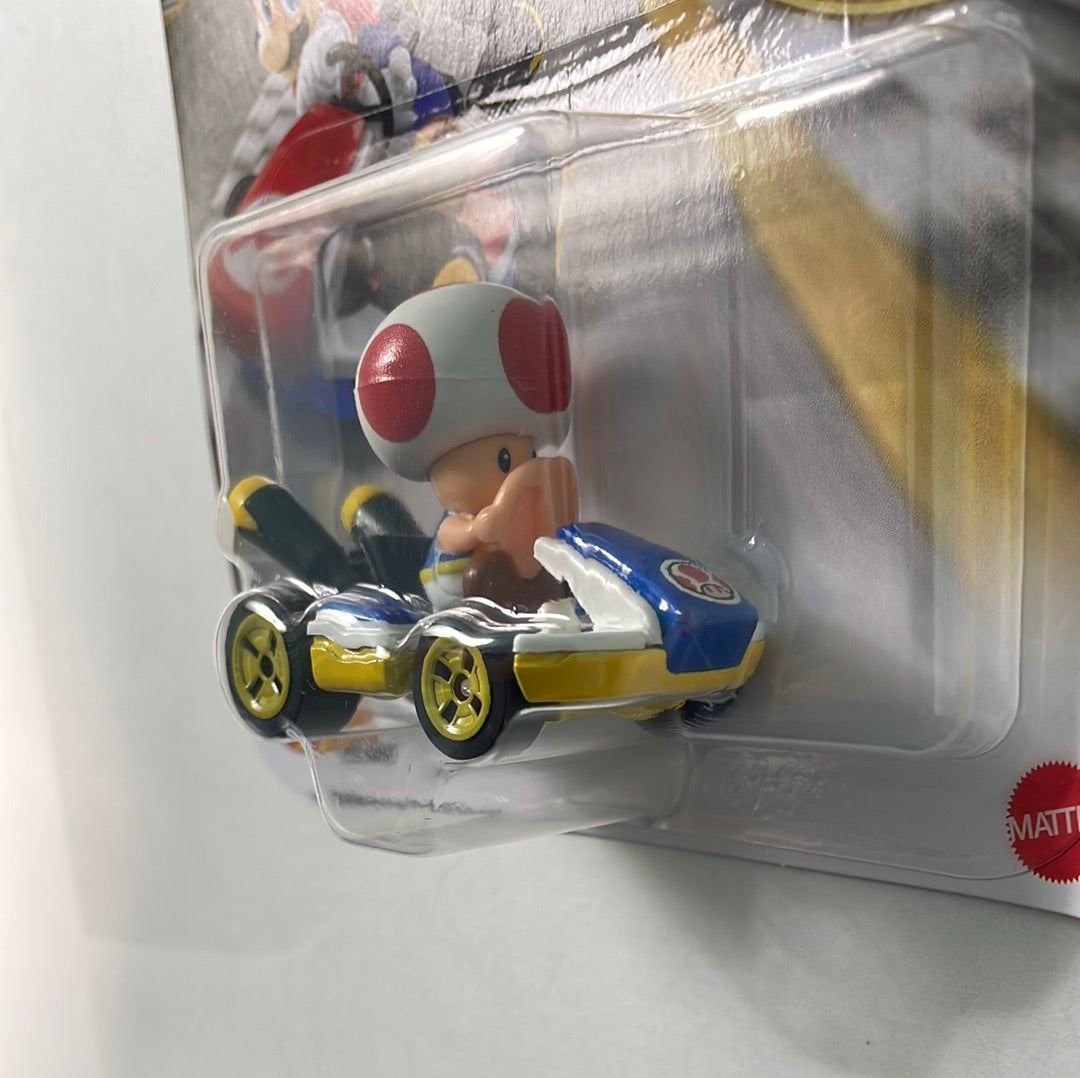 Hot Wheels 1/64 Mario Kart Toad w/ Standard Kart