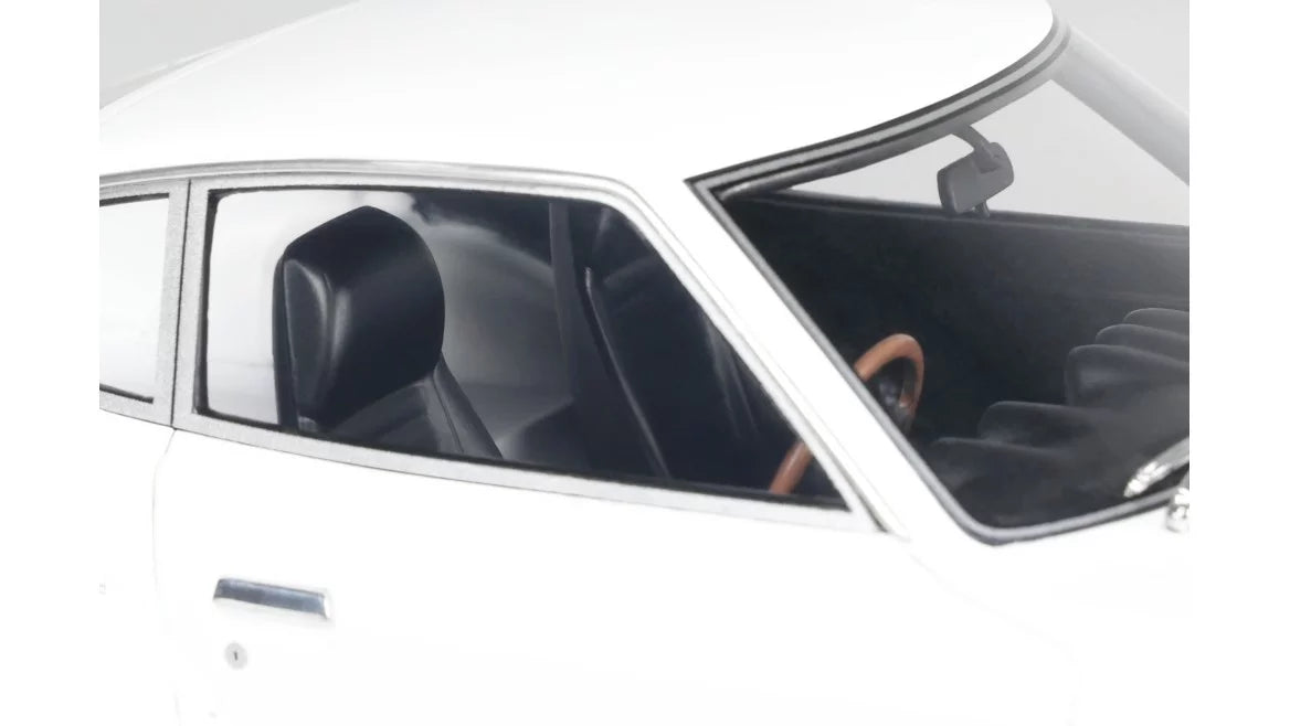 Otto Mobile 1/18 PANDEM Nissan Fairlady Z 2015 White - OT1167