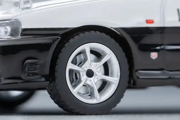 Tomica Limited Vintage Neo 1/64 LV-N366a Nissan Skyline 2-Door Sports Coupe 25GT TURBO Patrol Car (Yamanashi Prefectural Police) Black & White
