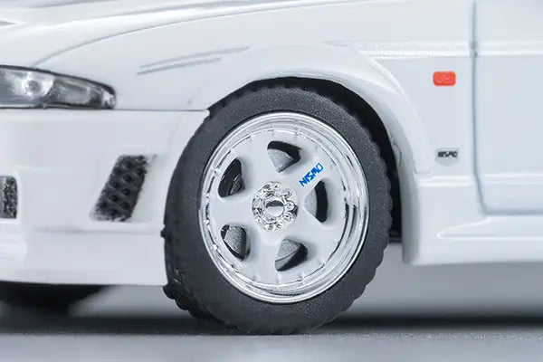 Tomica Limited Vintage Neo 1/64 LV-N305d Nissan Nismo 400R White - Damaged Box