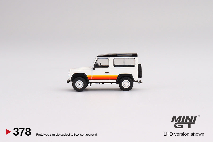 Mini GT 1/64 Land Rover Defender 90 Wagon White
