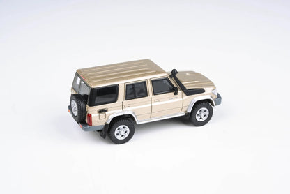 Para64 2014 Toyota Land Cruiser 76 Vintage Gold