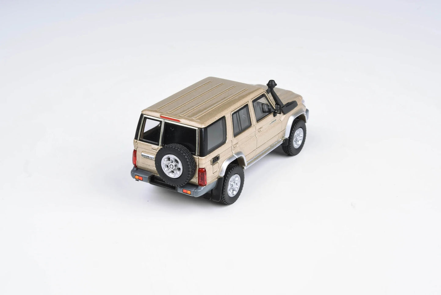 Para64 2014 Toyota Land Cruiser 76 Vintage Gold