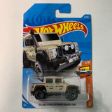 Hot Wheels 1/64 ‘15 Land Rover Defender Double Cab Beige