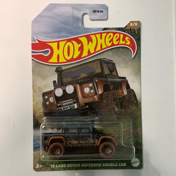 Hot Wheels Mud Runners ‘15 Land Rover Defender Double Cab