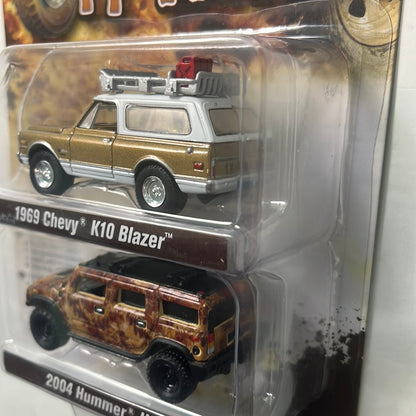 *Damaged Card* Johnny Lightning 1/64 1969 Chevy K10 Blazer & 2004 Hummer H2 - Off Road Version A