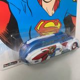 Hot Wheels Pop Culture DC Comics Supergirl ‘38 Dodge Airflow