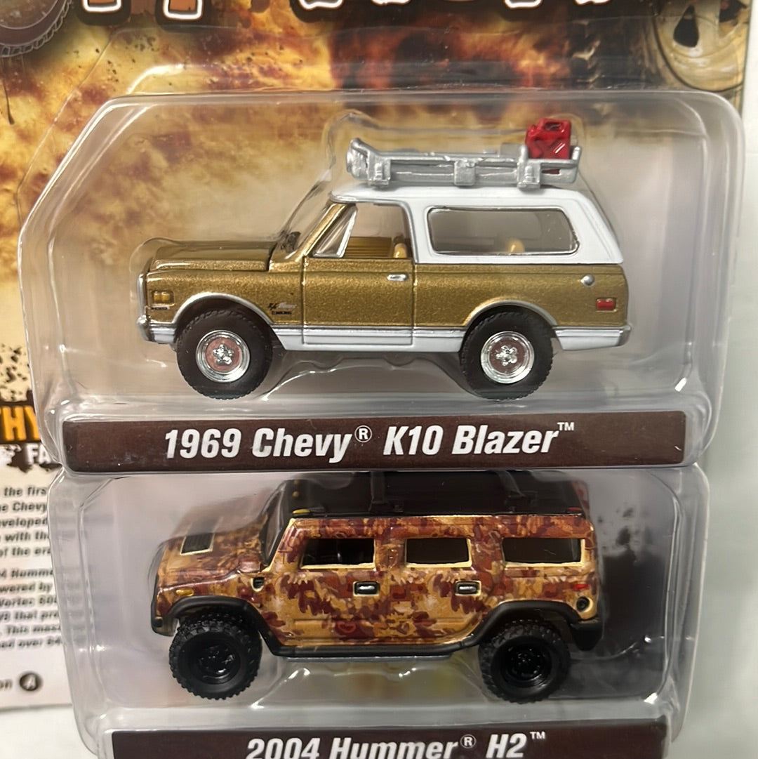 *Damaged Card* Johnny Lightning 1/64 1969 Chevy K10 Blazer & 2004 Hummer H2 - Off Road Version A