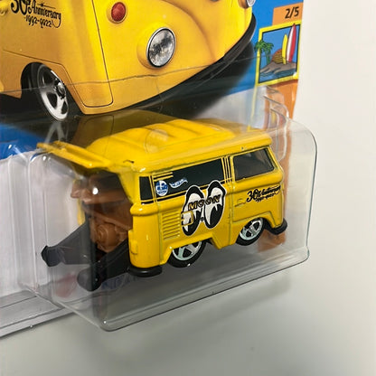 Hot Wheels 1/64 Volkswagen Kool Kombi Mooneyes Yellow