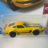 Hot Wheels Nissan Fairlady Z Yellow -Damaged Card