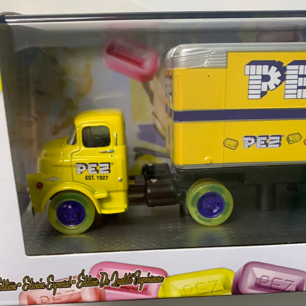 Chase* M2 Machines 1/64 PEZ 1958 Dodge COE & 1960 VW Delivery Van