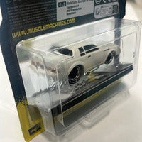 1/64 Muscle Machines 1987 Buick GNX White - Damaged Card