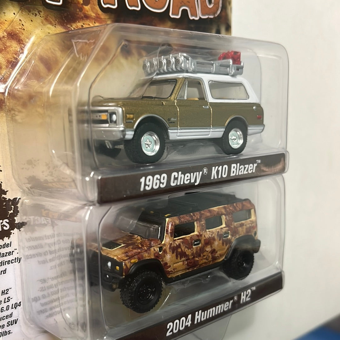 *Damaged Card* Johnny Lightning 1/64 1969 Chevy K10 Blazer & 2004 Hummer H2 - Off Road Version A