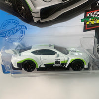 Hot Wheels 1/64 2018 Bentley Continental GT3 White