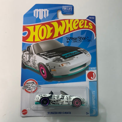 Hot Wheels 1/64 Mad Mike ‘91 Mazda MX-5 Miata White
