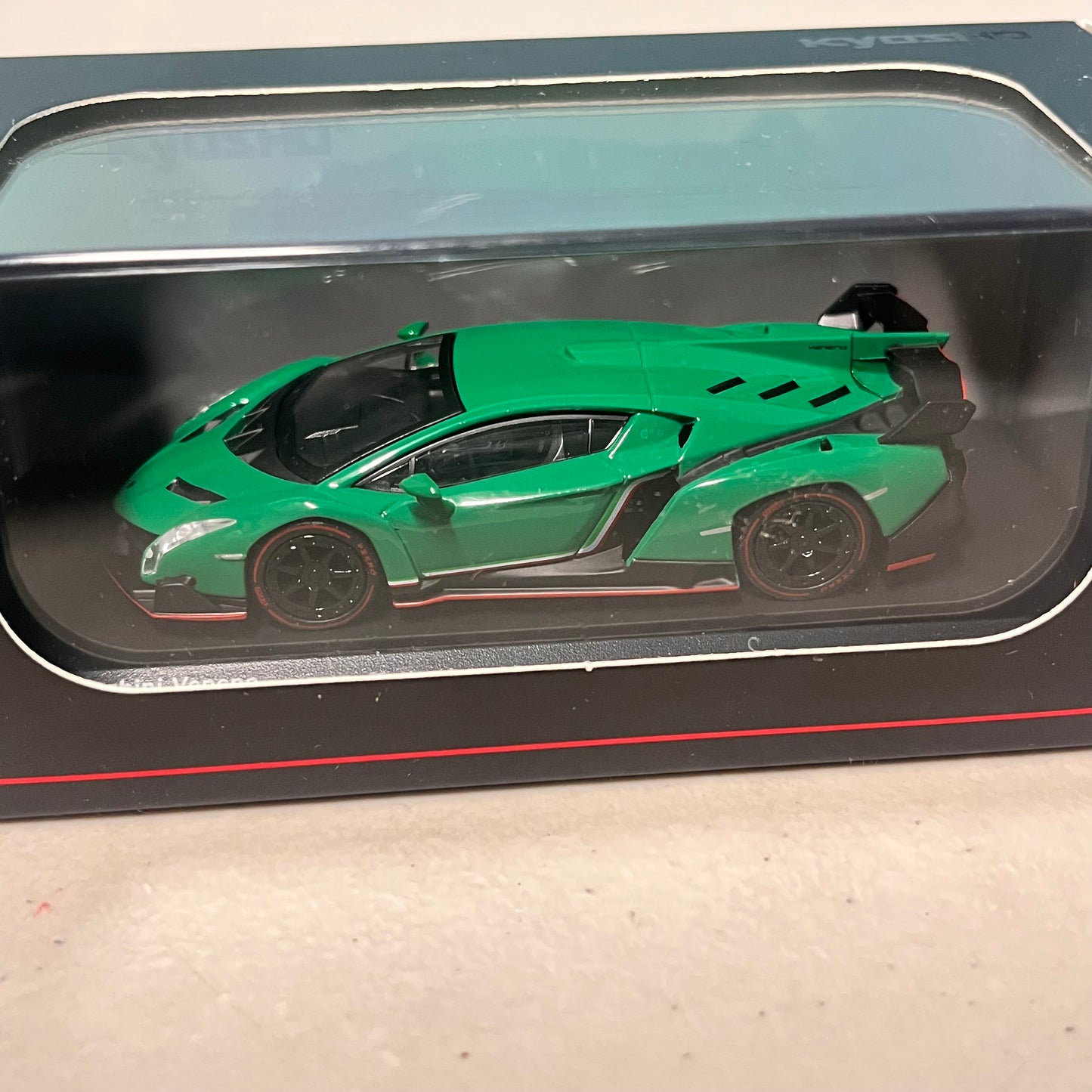 1/64 Kyosho Lamborghini Veneno Green / Red Line